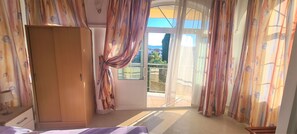 5 bedrooms, individually decorated, desk, laptop workspace - Avalena Penthouse (Zadar)