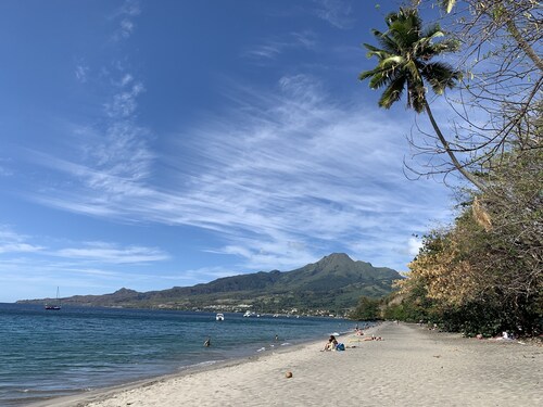 Magnificent villa with free parking ideally located.