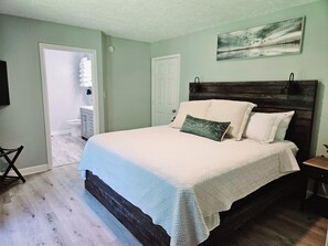 4 bedrooms, in-room safe, desk, iron/ironing board