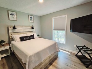 4 bedrooms, in-room safe, desk, iron/ironing board