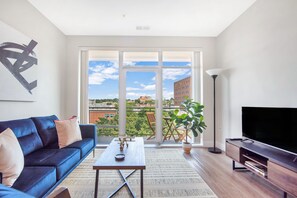 Smart TV - Lavish 1 bed Apt + Rooftop & Gym - Downtown Stamford (Stamford)