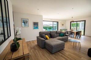 Smart TV, books, stereo - La Cabane du Billou, Maison en Bois à 200 m D'une Plage de Sable fin (Santec)
