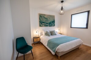 4 chambres, bureau, fer et planche à repasser, accès au Wi-Fi (inclus)