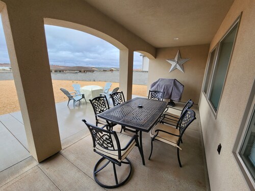 Lake Powell, Antelope Canyon, Horshoe Bend Retreat 10min to lake