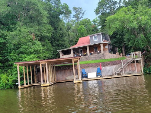Lakefront Paradise with boat dock