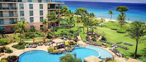 Een buitenzwembad, een verwarmd zwembad