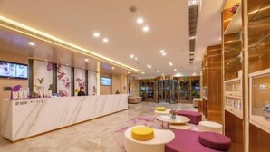 A modern hotel lobby with a reception desk, seating areas, and a glass partition wall. - Lavande Hotel (Heze Daxue Road Branch) (Heze)