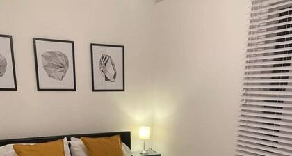 Central Salisbury 1 bed sleep 4 | Wessex Quarters