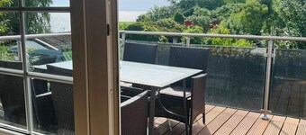 Thatched-roof holiday home with water view, garden and fireplace 