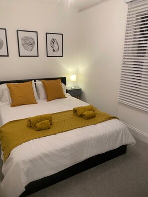 Iron/ironing board, free WiFi, bed sheets