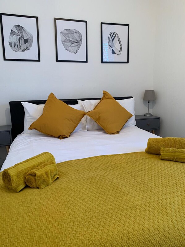 Iron/ironing board, free WiFi, bed sheets