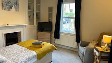 Iron/ironing board, free WiFi, bed sheets