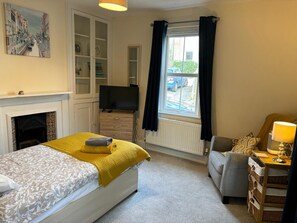 Iron/ironing board, free WiFi, bed sheets