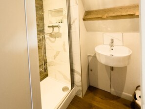 Shower, hair dryer, towels - The Old Surgery - Salisbury (Salisbury)