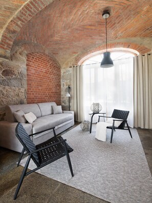 Télévision, table de tennis de table, espaces bureaux