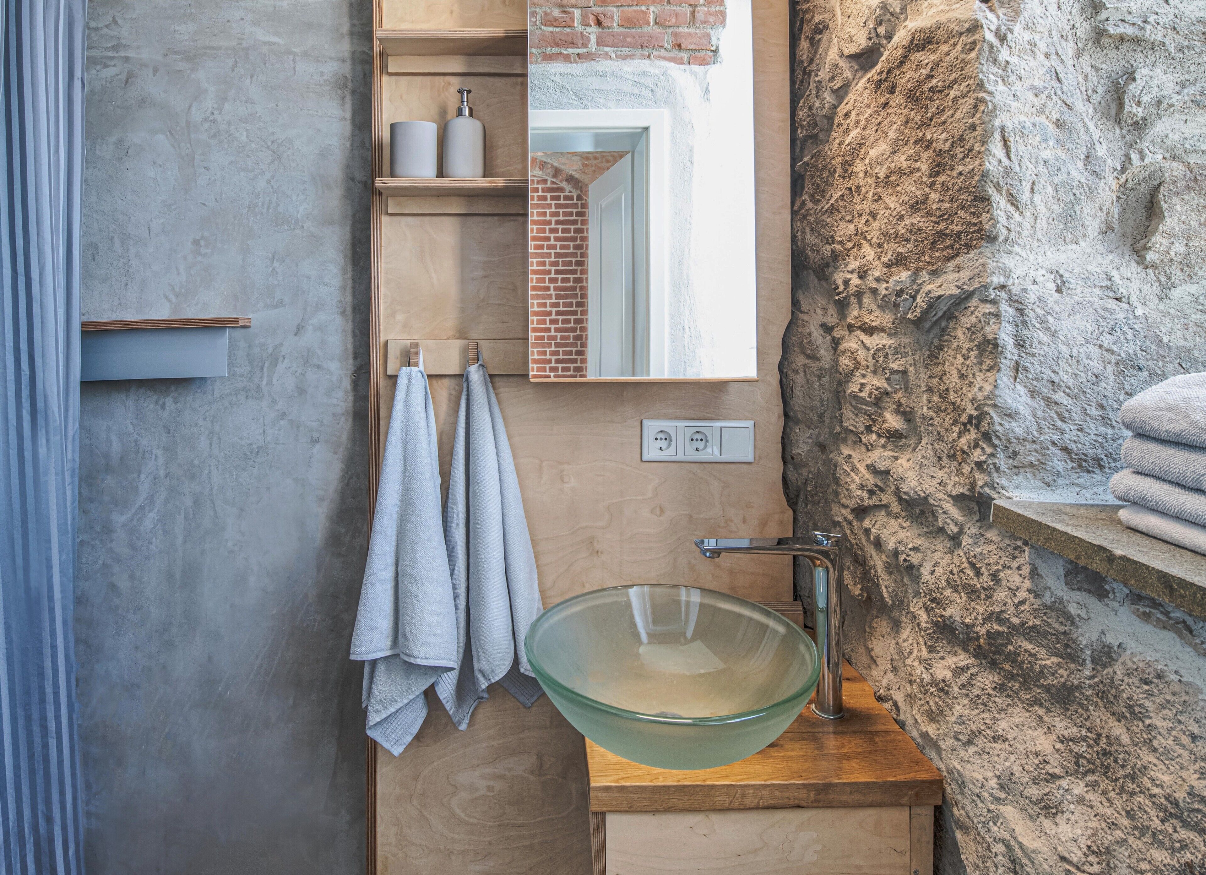 Dusche, Haartrockner, Seife, Toilettenpapier