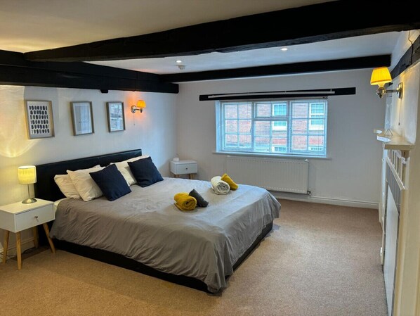 6 makuuhuonetta, työpöytä, silitysrauta/-lauta, ilmainen Wi-Fi