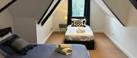 6 Schlafzimmer, Schreibtisch, Bügeleisen/Bügelbrett, kostenloses WLAN