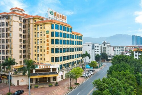 Vienna Hotel (Zhaoqing East Railway Station Dinghushan Scenic Area)