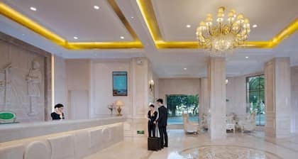 Vienna Hotel (Zhaoqing East Railway Station Dinghushan Scenic Area)