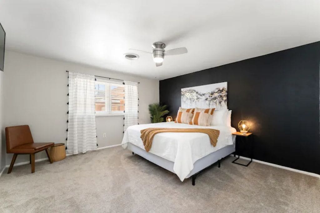 2 chambres, bureau, fer et planche à repasser, lit parapluie