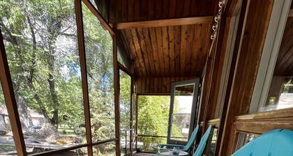 Cozy Grand Beach Cottage in the Park, less than 300 steps to the boardwalk.