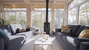 TV, fireplace, books, offices - La Conception Chalet, Fireplace & Nature Views (La Conception)