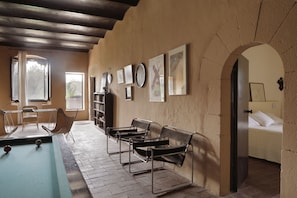 6 Schlafzimmer, Schreibtisch, Bügeleisen/Bügelbrett, kostenloses WLAN