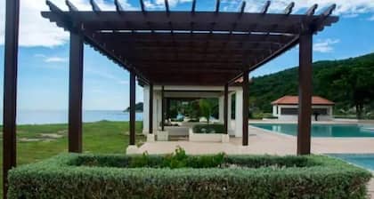 AC, WiFi, cable & 24/7 security, Pool, beachfront, views of Kingston harbor.