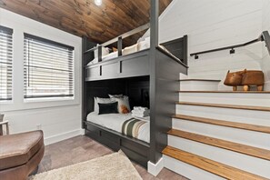 2 bedrooms, iron/ironing board, free WiFi, bed sheets - The 1849 Loft  (Lake George)