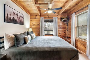 2 bedrooms, iron/ironing board, free WiFi, bed sheets - Cozy Cabin- 5mins From Pigeon Forge - Hot Tub (Pigeon Forge)
