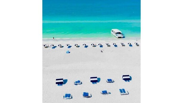 A beach with a row of sun loungers and a white vehicle parked on the sand. - The Blue Bungalow by Crescent Lake Walk 2 Downtown K&Q Hot Tub Private Courtyard (St. Petersburg)