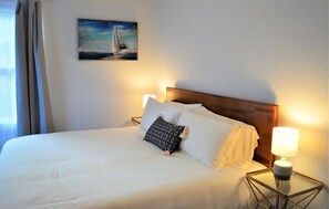 2 chambres, matelas mémoire de forme, bureau, fer et planche à repasser