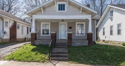 This bungalow is a 2 bedroom(s), 1 bathrooms, located in Lexington, KY.