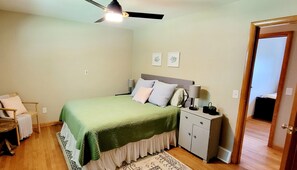 4 bedrooms, desk, iron/ironing board, travel cot