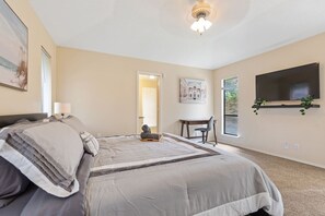 Desk, iron/ironing board, WiFi, bed sheets - Relaxed Stay - 5 Smart TVs - Games - Fast Wifi (Allen)