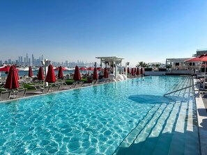 Pool - Spacious beachfront 2 bedroom apartment - The 8 (Dubai)