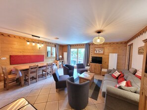 TV, DVD player - At the feet of ski slopes main flat 3 bedrooms for 6/8 persons (Chantemerle)