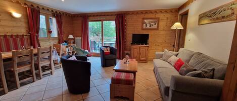 テレビ、DVD プレーヤー