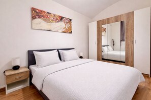 1 bedroom, laptop workspace, soundproofing, free WiFi