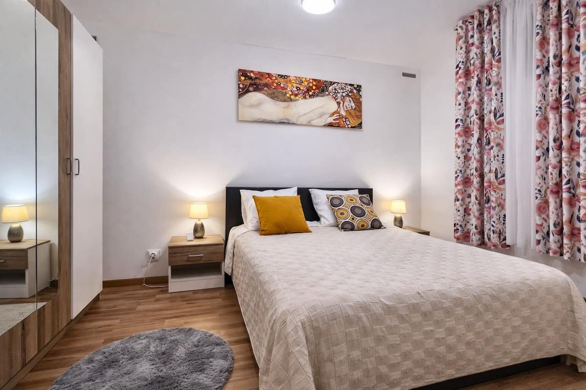 1 bedroom, laptop workspace, soundproofing, free WiFi