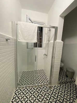 Deluxe Condo | Bathroom
