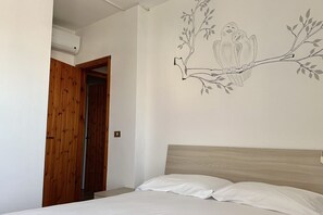 2 bedrooms, bed sheets - M324 - Marcelli, delightful three-room apartment with panoramic terrace (Marcelli)