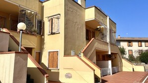 A multi-story building with a staircase, balconies, and a clear sky. - M324 - Marcelli, delightful three-room apartment with panoramic terrace (Marcelli)