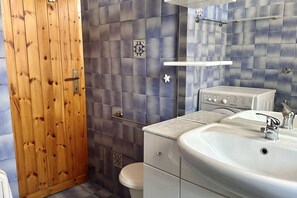 Shower, bidet, towels - M324 - Marcelli, delightful three-room apartment with panoramic terrace (Marcelli)