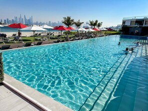Pool - Cozy beachfront 1 bedroom apartment - The 8 (Dubai)