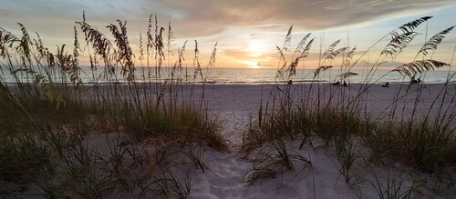 "Casita Playa" Our Super-Cute 1/1 Beach Getaway! 6 min from IRB!