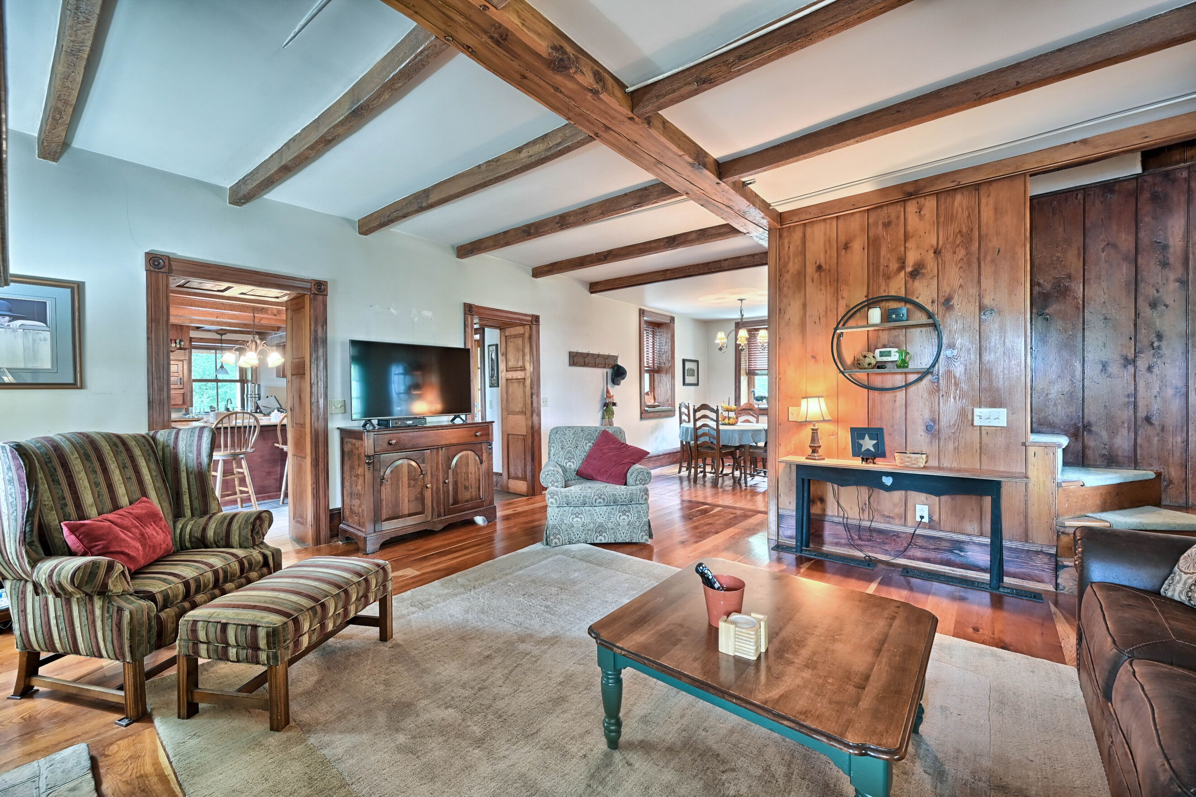 TV connectée, lecteur de DVD, livres