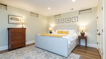 5 quartos, ferros/tábuas de passar roupa, berço de viagem