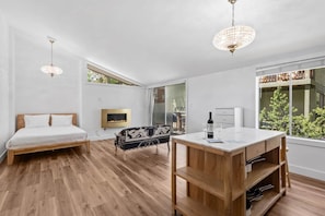1 bedroom, iron/ironing board, WiFi, bed sheets - Studio 106: Hot Tub, Patio & Parking (Telluride)